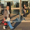 Rasta smršao 20 kilograma, pustio bradu, a kosu vezao u repić: Repera na aerodromu u Beogradu niko nije prepoznao - uz pomoć…