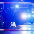 Autombilom uleteo u grupu ljudi Policija odmah reagovala foto)