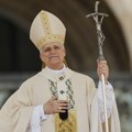 Papa Lav XIV iznenadio Vatikan svojim stajlingom: Pojavio se sa detaljem na glavi koji još niko pre njega nije nosio (foto)