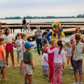 (Foto) održan prvi Palićki piknik Ples, osmesi i joga na obali jezera