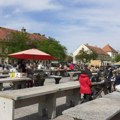 U Somboru lomili pijačne tezge i krali robu Načinjena velika šteta, osumnjičeni 18-godišnjak i 19-godišnjak