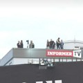 Протест испред Информера: "Време је истекло, Драгане", нема извињења Вучићевића за изјаву "шатро жртве"