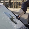 Da brave i vrata ne zalede na kolima, poslužite se jednostavnim trikom: Za brisače iskoristite ovaj predmet koji svi imamo kod…