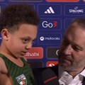 Ovo nikad niste videli u Evroligi: Sin bivšeg igrača Partizana davao intervju posle pobede u naručju trenera
