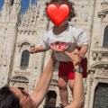 Mala senja se topi u tatinom zagrljaju: Marija Kilibarda podelila dragocene trenutke sa mužem i ćerkom, porodica uživa u…