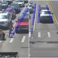 Neverovatna scena na prometnom putu! Čovek u invalidskim kolicima ostao zaglavljen usred 6 traka, a onda se pojavio pravi…