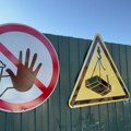 Ludilo na Vračaru: Deca se zabavljaju na kranu, popeli se iz zabave
