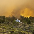 Alarmantno u Španiji: Vatra "progutala" najmanje 11 kuća, evakuisano na stotine ljudi (video)