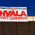 FOTO: Transparent "Hvala partizanima" na Varadinskom mostu na Dan oslobođenja Novog Sada