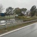 Drvo palo na autoput Subotica-Novi Sad kod Zmajeva, nevreme u Vojvodini i Čačku