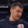 Jokić na komičan način „isprozivao“ ostatak tima: „Loši saigrači, loši saigrači! Užasni saigrači“ (video)