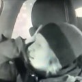 (Uznemirujući video) nasilnik pretukao gluvonemu devojku: Huligan razbio staklo na taksiju, pa je udario pesnicom
