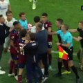 Tuča na turniru na kome igra i zvezda: Fudbaleri se jurili po terenu, napadnut i sudija (video)