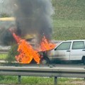 Buktinja kod Arene: Izgoreo automobil na delu auto-puta kroz Novi Beograd (foto, video)