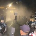 Haos na protestu u Tirani: Sukob demonstranata i policije, korišćeni suzavac i vodeni topovi (video)