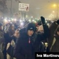 Na poziv studenata u protestu hiljade ljudi u centru Beograda u tišini dočekalo Novu godinu