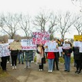 Nakon 15 minuta tišine, 15 minuta buke ispred Medicinske škole