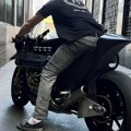 Ludilo na dva točka: Motocikl sa Ferrarijevim V8 motorom VIDEO