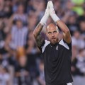 "Ćelavi, ćelavi" - Hteo u Tursku da presadi kosu, a sad zbog navijača Partizana neće!