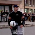 Napeto u Vrbasu, pristalice SNS-a bacale pirotehniku