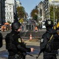 Uznemirujući prizor iz lavova! Komandant "Majdana" u Ukrajini leži krvav na ulici, ubica se prerušio u kurira i pobegao (foto)…