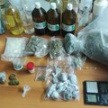 Uhapšen diler u Beogradu! Policija mu pretresla stan i pronašla ilegalnu laboratoriju, narkotike i novac! Određeno mu…