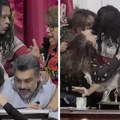 Totalni haos tokom debate o reformama: Poslanice se potukle uživo pred kamerama, vukle se za kosu (video)