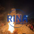 Veličanstven prizor na Badnje veče: Veliki broj građana prisustvovalo paljenju badnjaka na brdu Ljubić, vernici kažu - ovo…