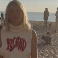 Певачица са Азурне обале честитала Божић: Ана Станић празник проводи на пешчаној плажи