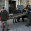 Vrata Katedrale oštećena u požaru odneta na popravku, poznato ko će izvesti radove