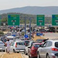 Слободни гранични прелази, али хаос на путевима: АМСС упозорава - киша и гужве пред викенд у Србији