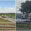Prve slike i snimci sa mesta teške nesreće kod Stare Pazove! U sudaru dva kamiona, jedan vozač poginuo, gas i dalje curi…