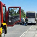 Drama na putu kod Inđije! Autobus buknuo usred vožnje, vozač hitrom reakcijom sprečio katastrofu