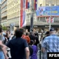 Склоњен плакат СНС-а са зграде у Београду, након протеста због угрожавања станишта ретких птица