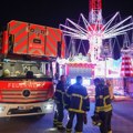 Drama na vašaru: Ljudi tri sata visili zaglavljeni na vrtešci