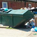 Apel građanima: Kese sa smećem odlagati u kontejnere, ne pored njih