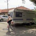 Kamp prikolica zagorčava život stanovnicima Zvezdare – hoće li biti pomerena