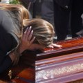 Сахрањена мајка Милене Качавенде: Ријалити учесница сломљена од туге, наследници све време били уз њу