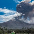 Stravična erupcija vulkana u indoneziji: Hiljade ljudi evakuisano, devetoro poginulo (foto/video)