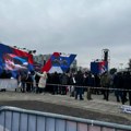 Miting SNS u Sremskoj Mitrovici: Vučić stigao vozom, građani autobusima, ekipi N1 upućene pretnje (blog)