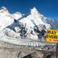 Prve žrtve sezone penjanja na Mont Everest: Dva planinara preminula na Himalajima
