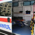 U sudaru autobusa i automobila u Beogradu lakše povređeno devet osoba, među njima i troje dece