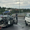 Prve slike stravičnog sudara na Mostu na Adi: Jedna osoba poginula, druga teško povređena: Na licu mesta jeziv prizor (foto…