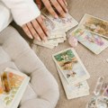 Jednima ljubav kasni, drugima cvetaju finansije, a trećima prošlost kuca na vrata Pogledajte detaljan tarot horoskop za avgust…