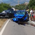Prva fotografija stravičnog udesa kod Budve u kom je poginuo Srbin: Vozila uništena, ljudi prišli da pomognu