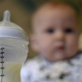 Zašto je u Srbiji iz prodaje povučena serija Aptamil formule za bebe