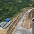 Vozač ušao u suprotan smer kod tunela Laz, hitno upozorenje razglasom sprečilo nesreću