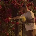 Bere cveće na ulici, a trešti pesma "Bio sam pijanac": Isplivao hit snimak Slobe Vasića, evo šta radi posle "Laze"
