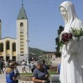 „Đavo u suknji“: Zapaljen oltar u Međugorju, oskrnavljeni kipovi Gospe