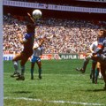 Konačno prodata lopta kojom je postignut gol „Božja ruka“